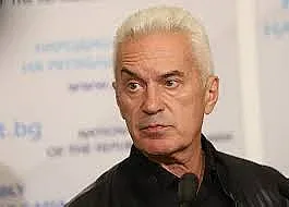 Сидеров видя здравен фашизъм със зеления сертификат