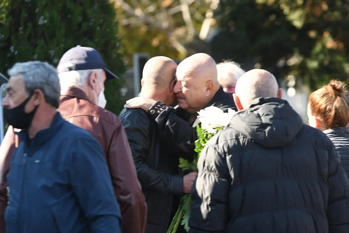 Десетки почетоха легендарния Шами