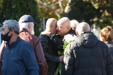 Десетки почетоха легендарния Шами