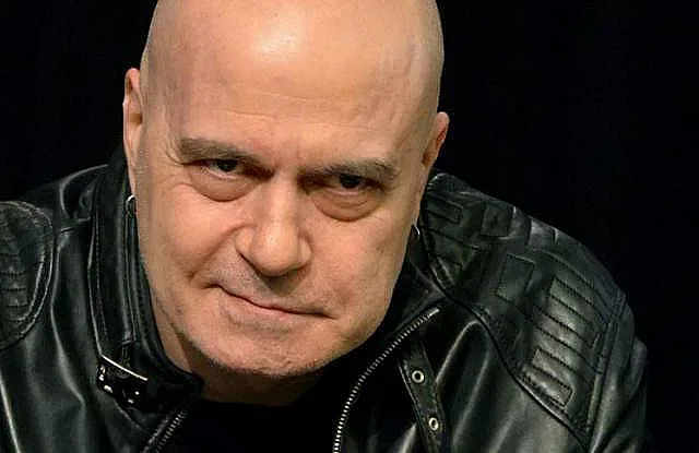 Слави проговаря. Кога и къде?