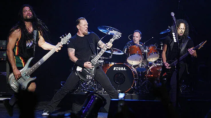 Металика се ражда с обява във вестника