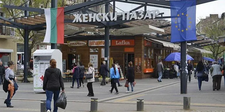 Страшни създания обикалят Женския пазар