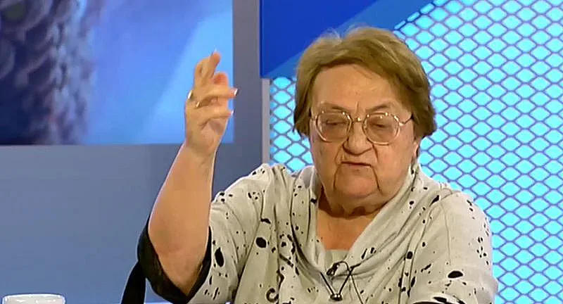 Учителите откачиха, ваксините били вода