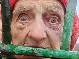 Отиде си дълго тормозената старица!