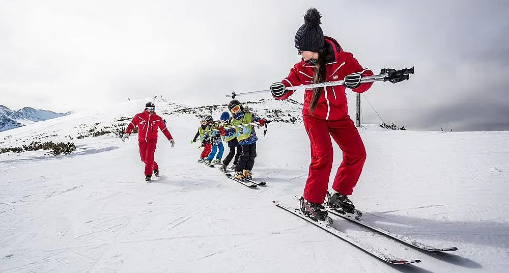 Добри новини за скиорите. Заваля първи сняг на Боровец (снимки)