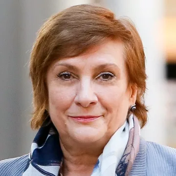 Искра Михайлова: Пеевски е много човечен, хората го обичат