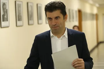 Кирил Петков взе да дава акъл на Слави. Иска да кадрува в ИТН
