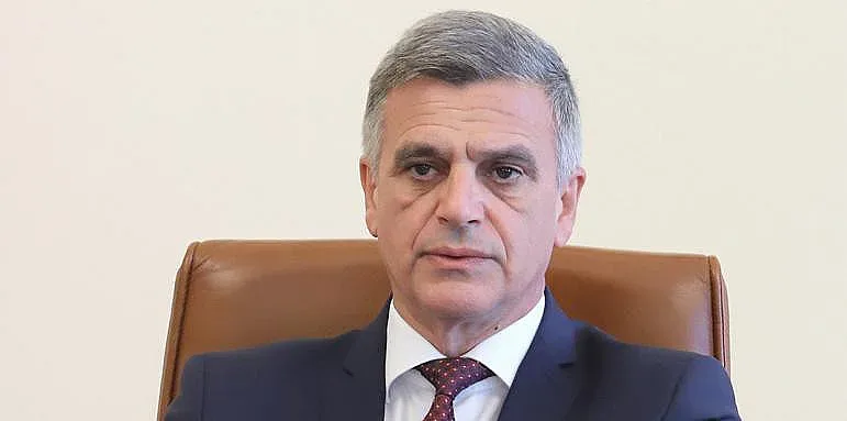 Янев разкри задължителни ли ще са ваксините