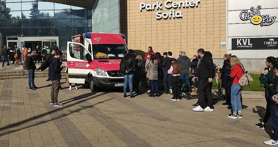 Паника пред моловете! Блокаж на служители