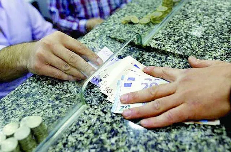 Дават до 900 евро помощ на бедните гърци за Коледа