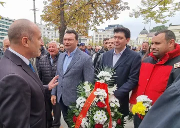Паргов почете подвига на българските парашутисти