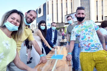 Рекорд на GUINNESS WORLD RECORDS™ по едновременно чукане на дърво