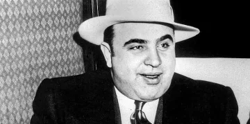 На този ден: Босът Капоне тръгва към затвора за неплатени данъци