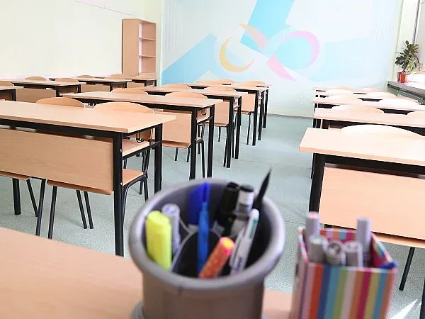 Школите на протест пред РЗИ, искат справедливост