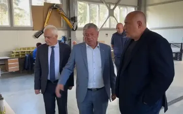 Борисов на необичайно място. Гледа дрон камикадзе