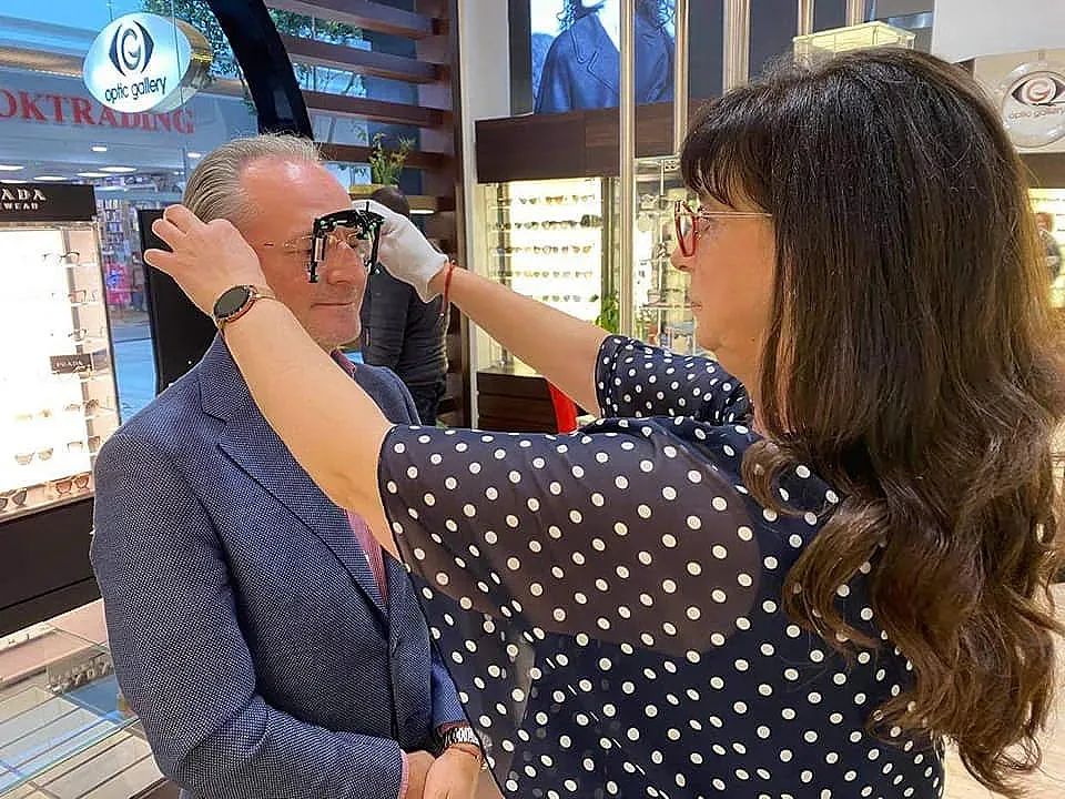 Лозан Панов с нова визия. Как смени очилата си? (СНИМКИ)