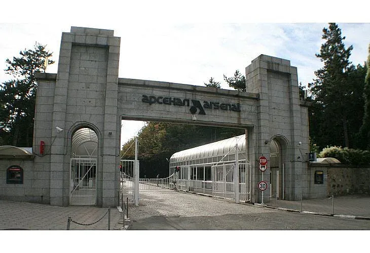 Шпионски скандал: Обвиниха задържаните в "Арсенал"