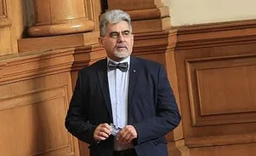 Кандидат-президентът на ВМРО на война с ректора на ВТУ