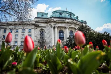 Кандидат-студенти се явяват на два изпита в Софийския
