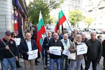ВМРО протестира пред КЕВР заради скока на цените