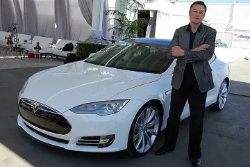 Удариха Tesla за расизъм. Колко плаща Мъск