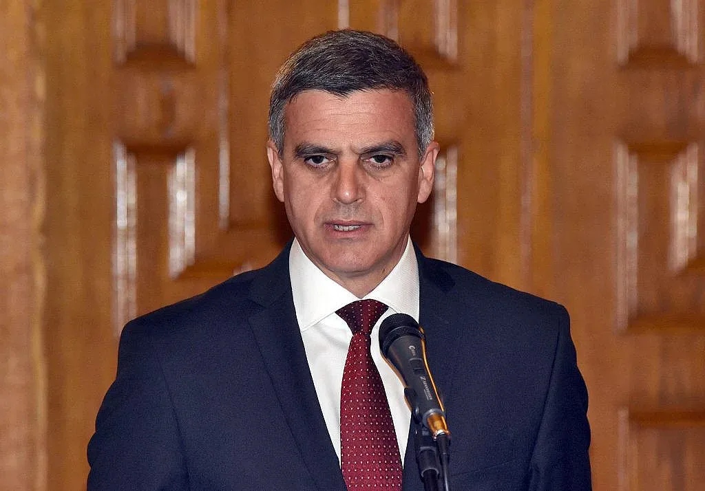 Премиерът освободи трима зам.-министри