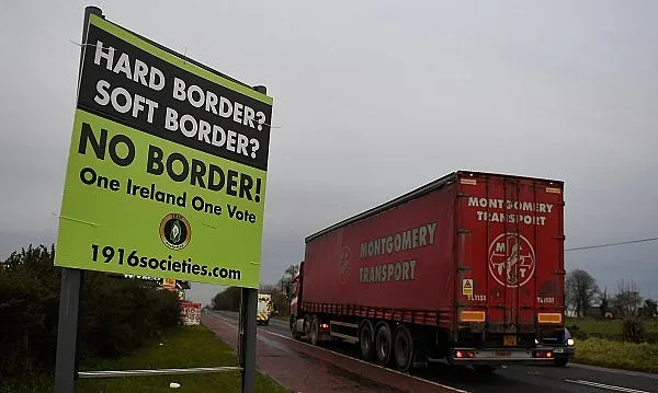 Брекзит даде накъсо в Северна Ирландия, готвят замяна на сделката