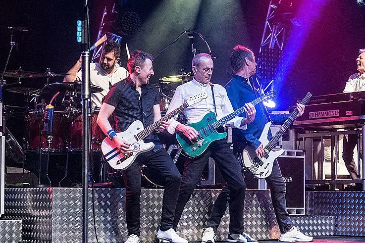 "Стейтъс Куо" - машината на божественият рок