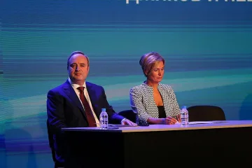 Издигнаха проф. Герджиков и Невяна Митева /Видео/