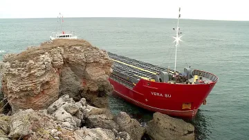Безхаберието. Корабът, който тества държавата