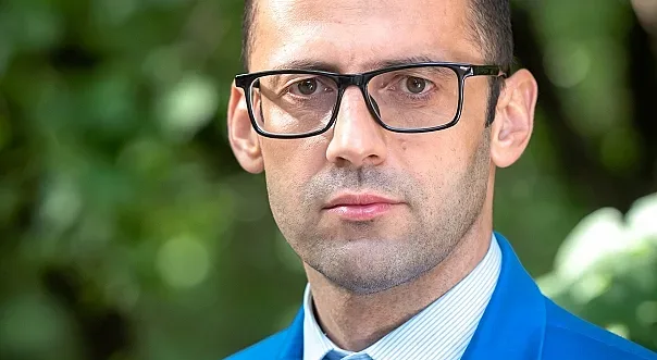 Отпадна първият банкер във "Фермата"