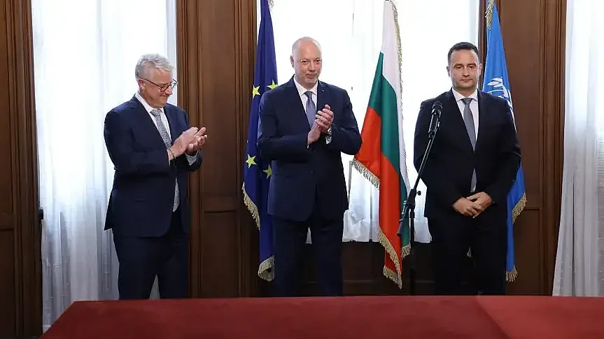 Влизаме в голямата игра! Рамо от САЩ за редките метали