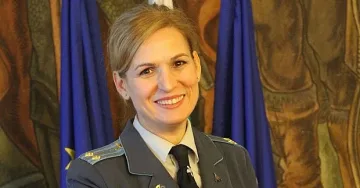 Плувкиня от Сеул сваля самолета на Радев?
