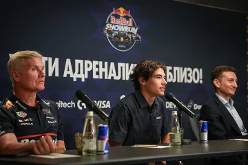 Невиждано шоу в София. Формула 1 пред паметника на Левски