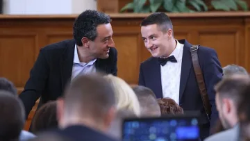 "Промяната" се цепи. Нова партия?