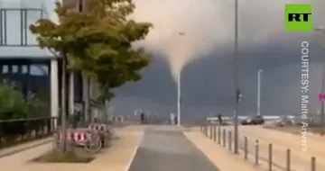 Шок. Торнадо вилнее на морето в Германия