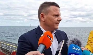 Викаме фирмата, спасявала "Курск", за заседналия кораб край Яйлата