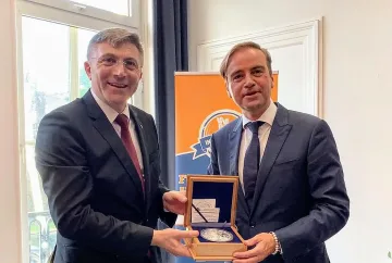 Мустафа Карадайъ със знакови срещи в Хага и в Брюксел