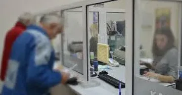 Рикошетът от скъпия ток:  Цените нагоре, заплатите надолу