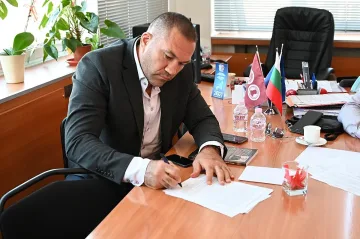 Кобрата разписа най-важните си документи