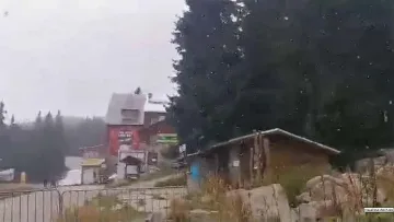 Времето ни изненада! Първи сняг на Витоша (ВИДЕО)
