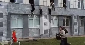 Учител в Перм чете лекция по време на кошмара