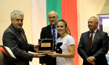 Ивет Горанова прие поканата на Рашков. Става полицайка