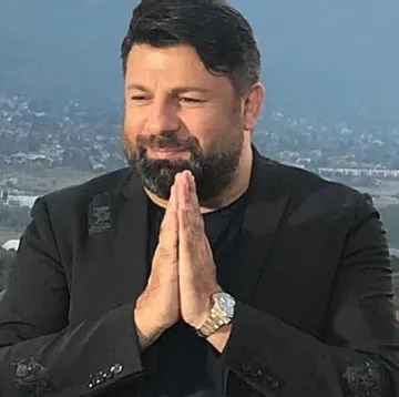 Напрежение в поп-фолка. Стораро си върна на Азис