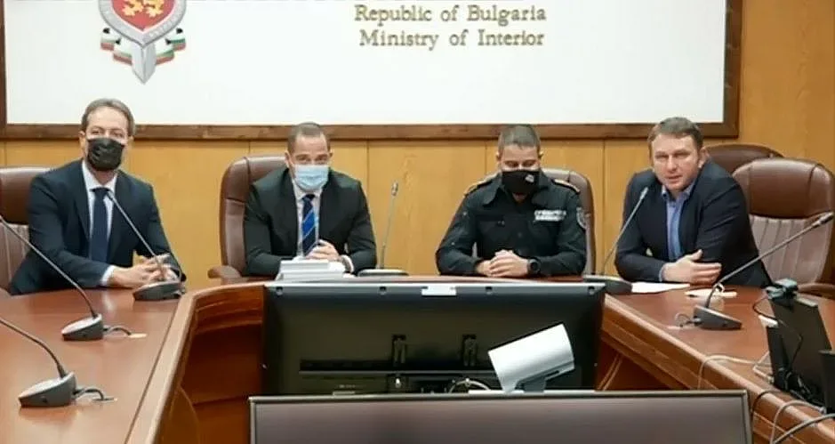 10 000 евро за мигрант. Разбиха група за нелегален трафик