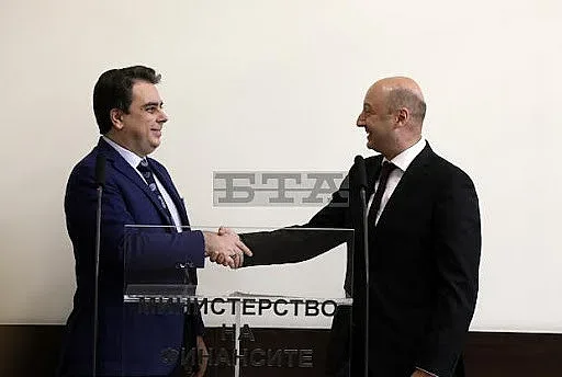 Василев мисли три дни как да участва в изборите