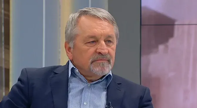 Хиновски с мрачна прогноза. Чакат ни удари през зимата