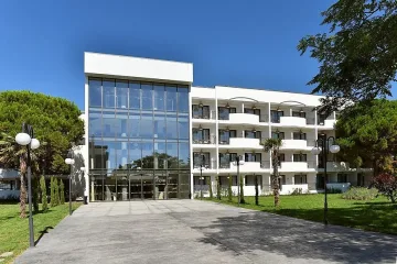 Заради дългове: Продават първия смарт хотел в България