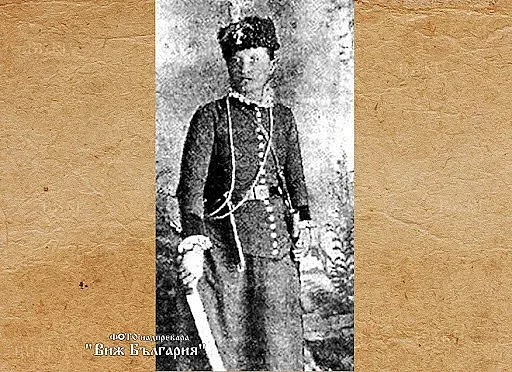 136 г. Съединение! 18-годишно момиче засрамва мустакатите мъже