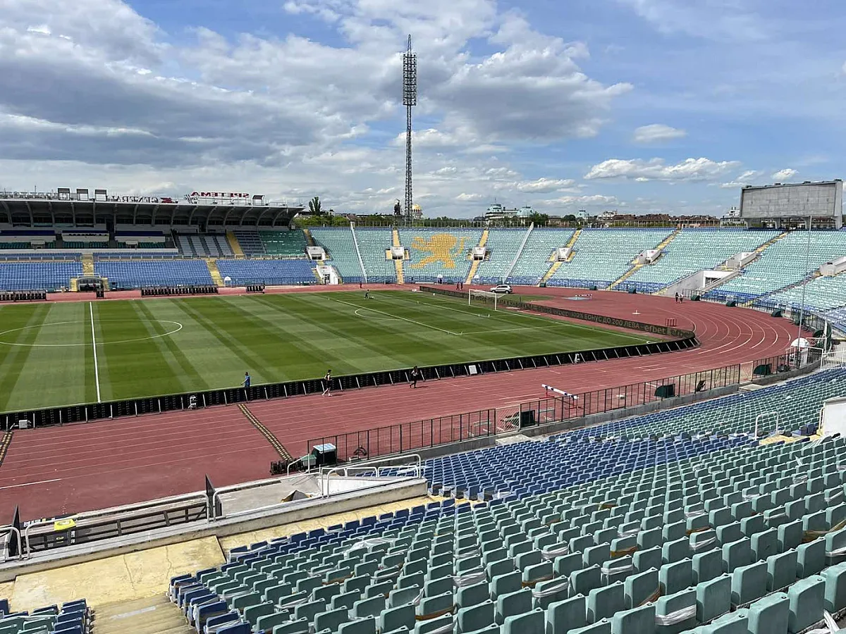 Отвориха "В. Левски" за мача България - Литва